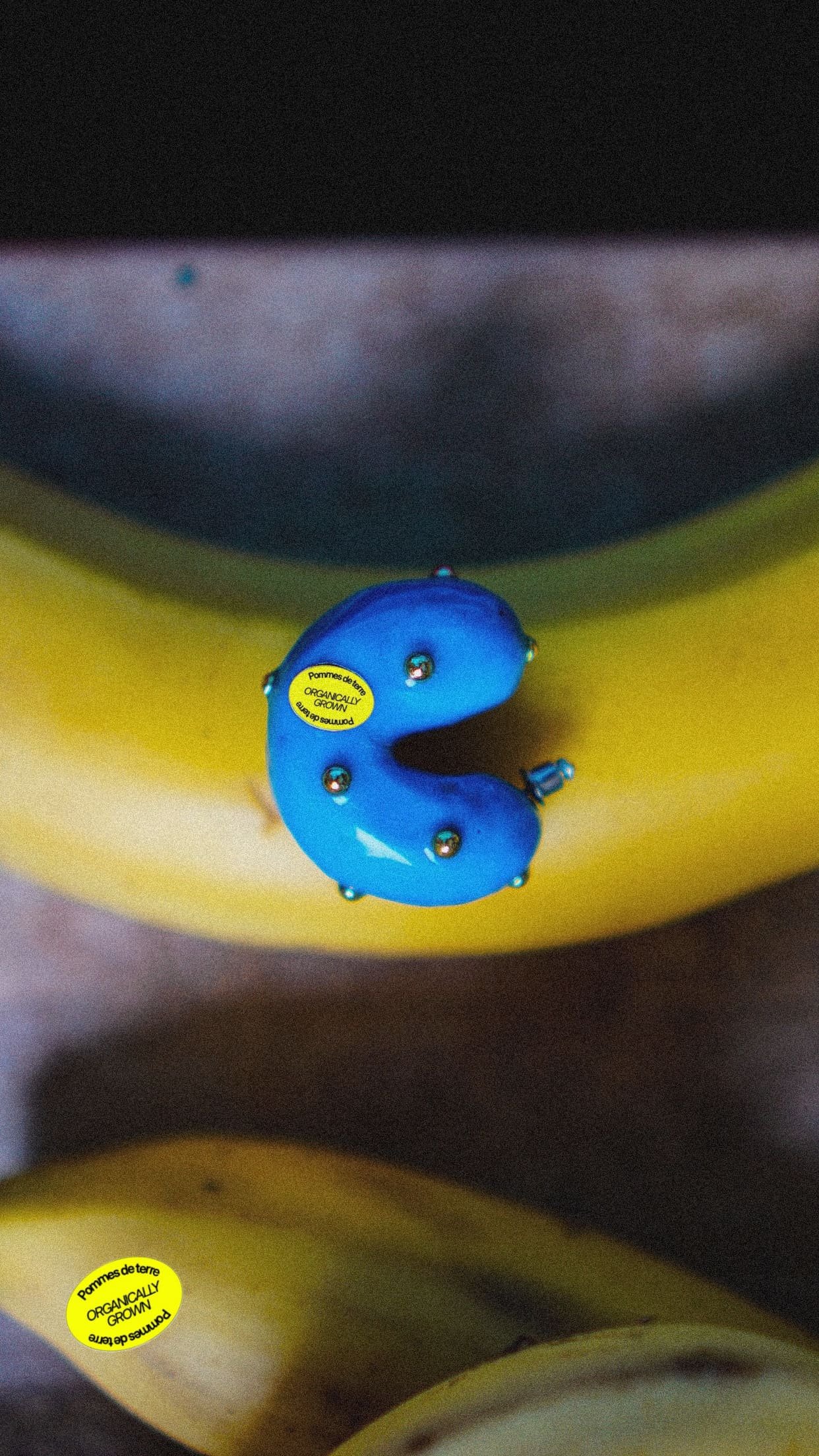 Detalle aro sobre banana