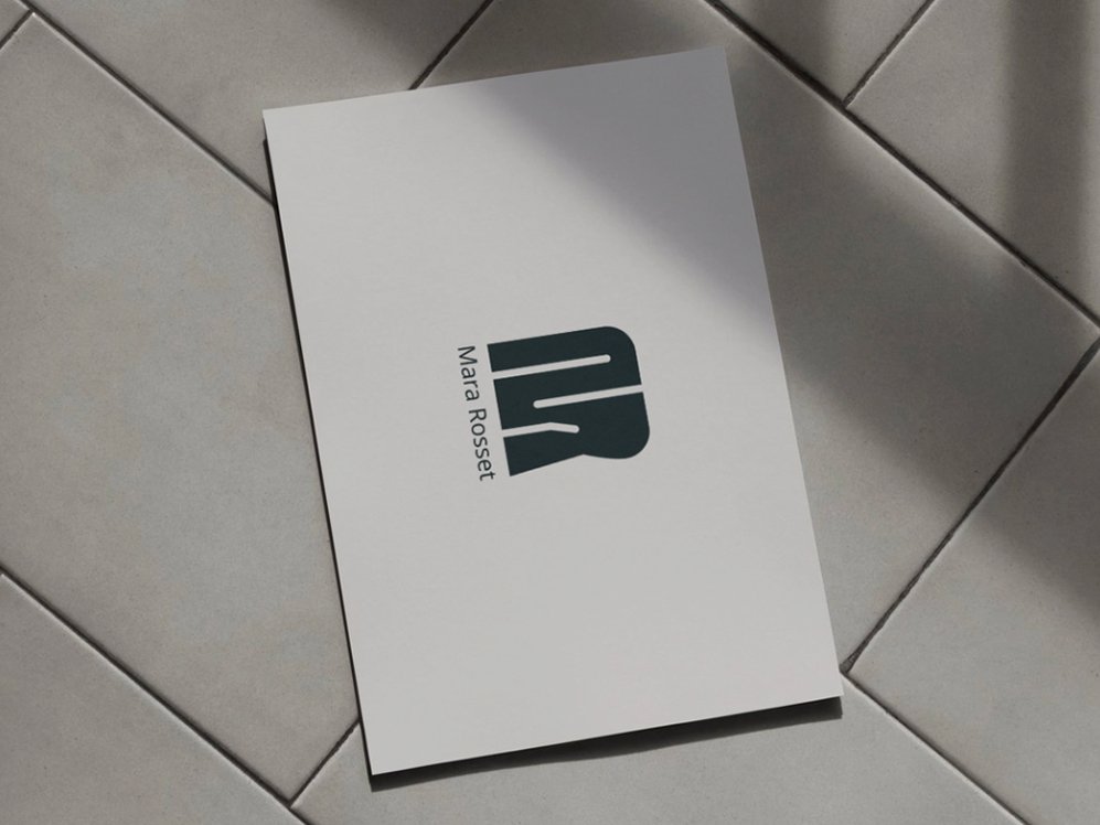 Mockup tarjeta vista diseño logo Mara Rosset